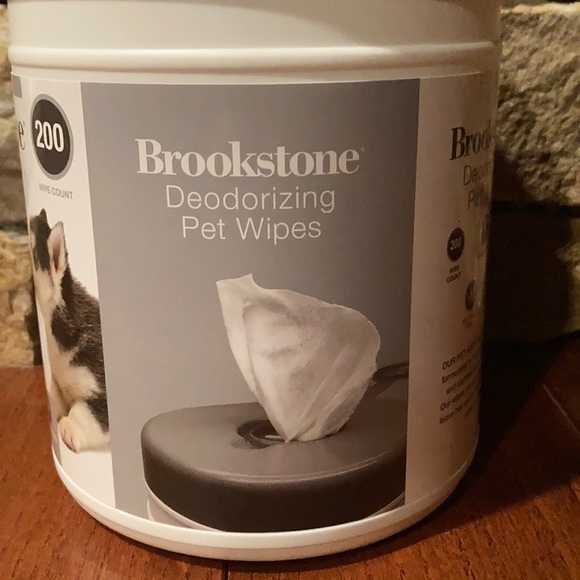 Brookstone Dog Left Nwt Brookstone Deodorizing Pet Wipes Poshmark